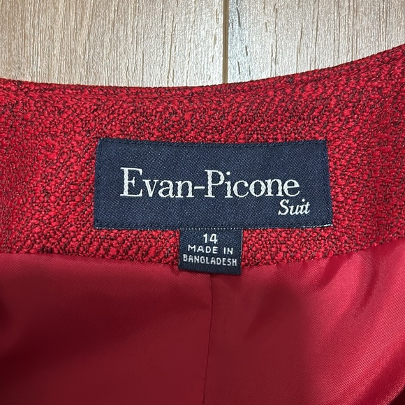 Red suit. Jacket and skirt - Picture 4 of 8